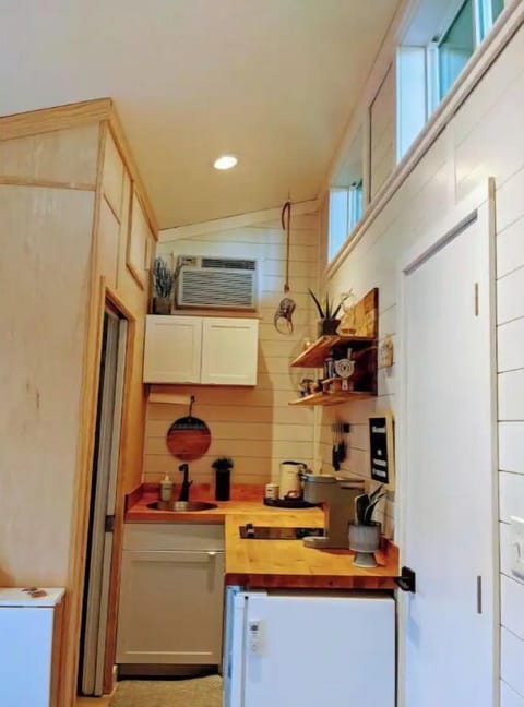 Kitchenette stocked with spices, coffee, tea & kitchen ware