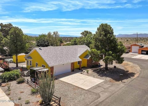 Bright and spacious Chill Pad near Sedona with mountain views, private yard, and easy access to Old Town Cottonwood