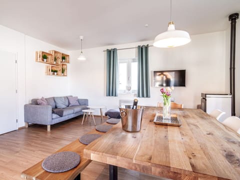 Table, Furniture, Property, Couch, Wood, Lighting, Interior Design, Chair, Architecture, Houseplant