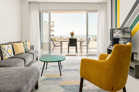 Condo - Image 2