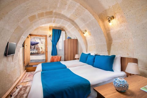 4 bedrooms, premium bedding, down comforters, desk