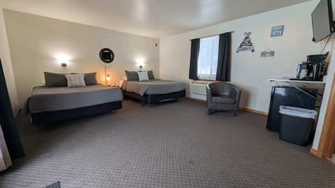 Two queen bedroom with kitchenette 