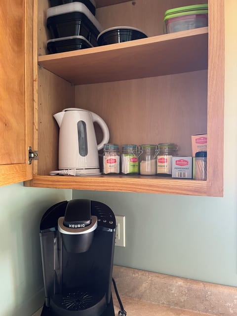 Coffee maker, kettle and tea
