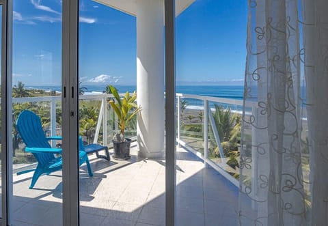 Main Balcony overlooking the Ocean. 