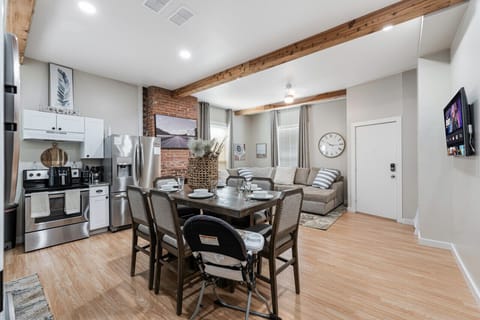 Escape to your own private oasis at our stunning vacation home, complete with a full kitchen perfect for cooking up delicious meals with your loved ones