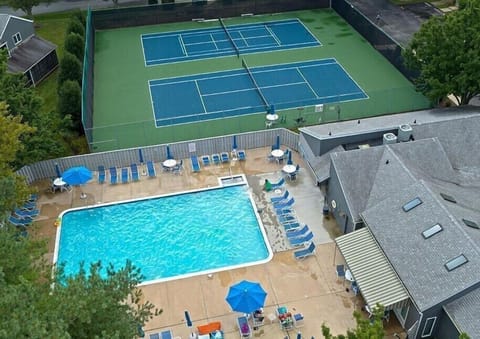 Cmmty Pool & Tennis