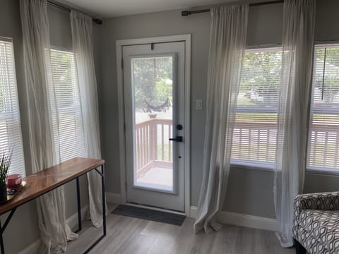 Lounge area w/ access to deck seating 