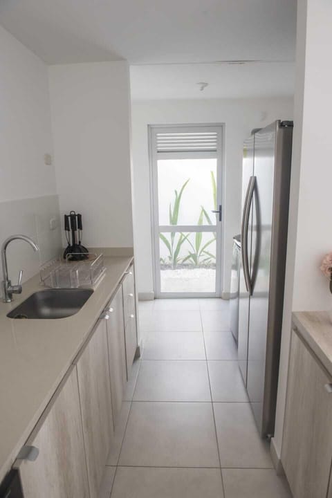 Basic House | Private kitchen | Fridge, oven, espresso maker, rice cooker