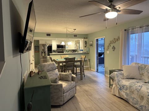 Open concept, flat screen smart TV with hi-speed wi-if and YouTube TV