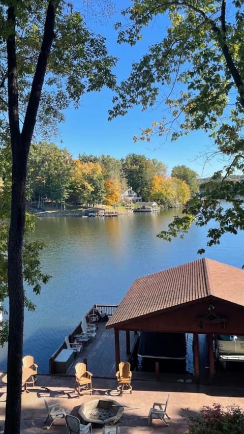 Quiet setting on a private lake (Apple Valley Lake) in Howard, OH
