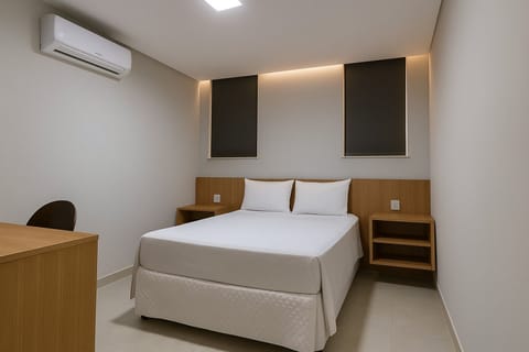 Classic Single Room | Bathroom | Towels
