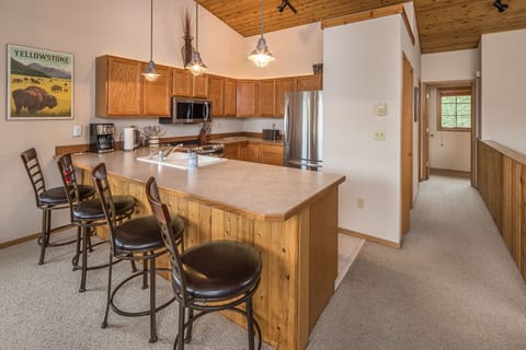 Bar Top Seating, perfect for a quick breakfast before skiing!