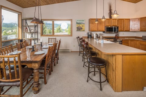 Plenty of space to gather round!