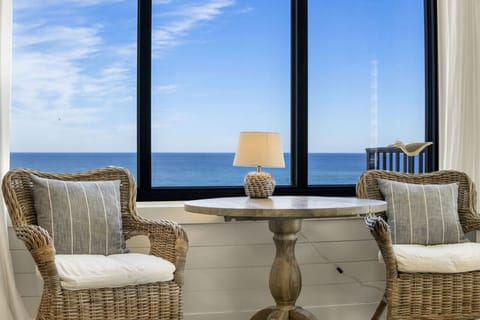 Dining Area with Ocean Views!