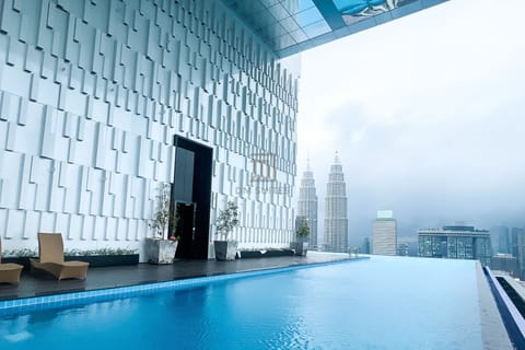 Infinity pool