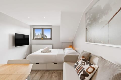 Bright and airy bedroom ambiance, with a convenient dining area for two. Direct bookings: www.arcaproperties.lu