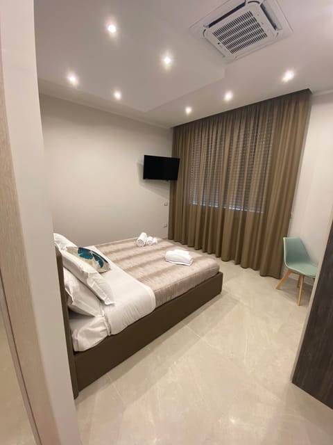 Deluxe Double Room, 1 Double Bed, Private Bathroom, City View | Hypo-allergenic bedding, minibar, in-room safe, desk