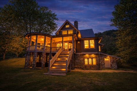 Whisper Mountain Lodge