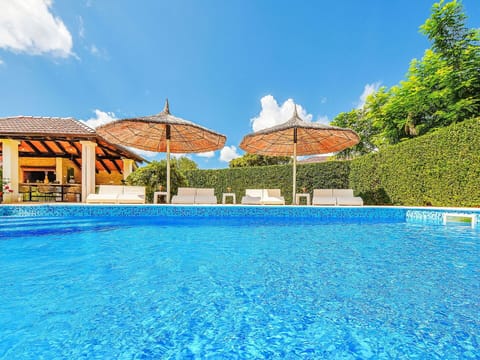 Water, Sky, Cloud, Plant, Building, Blue, Swimming Pool, Tree, Body Of Water, Seaside Resort