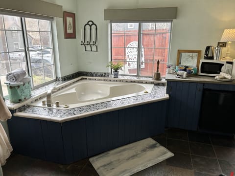 Sail Away | Bathroom | Free toiletries, hair dryer, bathrobes, towels