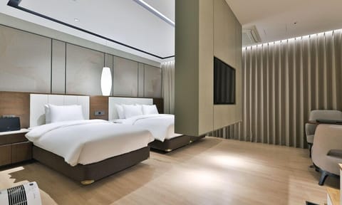 Suite Twin Rooftop | Down comforters, individually decorated, individually furnished