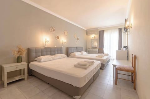 Standard Quadruple Room | Free WiFi, bed sheets