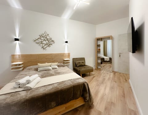 Deluxe Room | 1 bedroom, Egyptian cotton sheets, premium bedding, memory foam beds