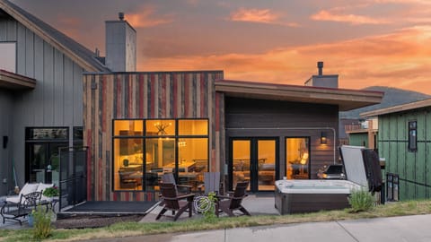 Commerce House in summer  (unfortunately, firepit is not approved for guest use)