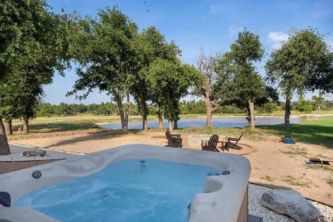 Hot tub with VIEWS