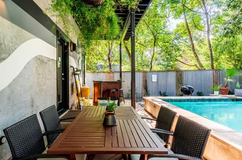 Outdoor dinner seating for 6 plus a bar for 2