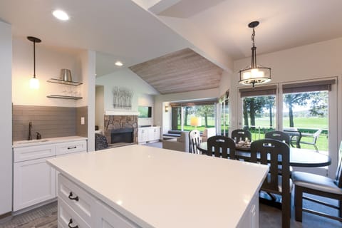 Comfort Condo, 2 Bedrooms, 2 Bathrooms, Golf View | Private kitchen | Coffee/tea maker, full-size fridge, microwave, oven