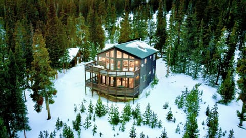 Cozy mountain retreat only 24miles from Breckinridge!