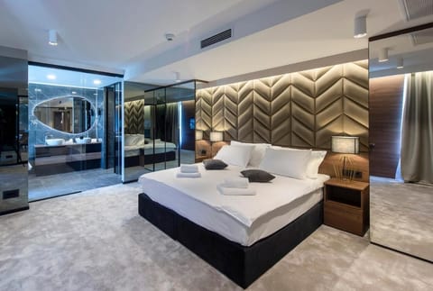 Superior Room | Minibar, in-room safe, desk, soundproofing