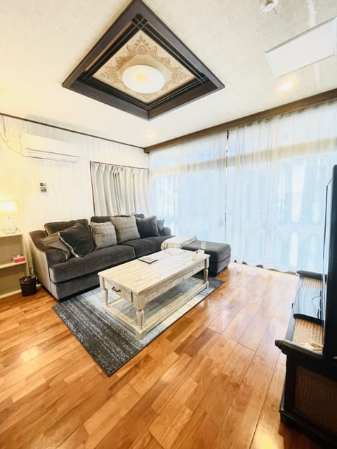 Basic House, 3 Bedrooms, Non Smoking | Living area
