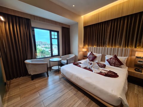 Honeymoon Room | Egyptian cotton sheets, premium bedding, in-room safe
