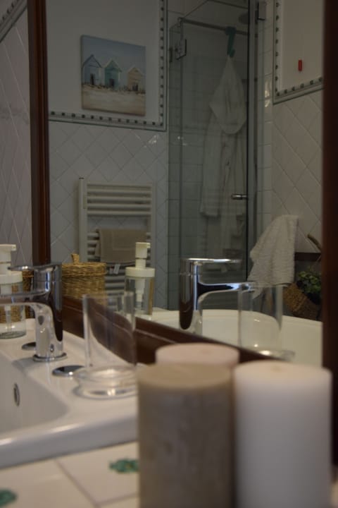 Exclusive Room | Bathroom | Shower, rainfall showerhead, hair dryer, bidet