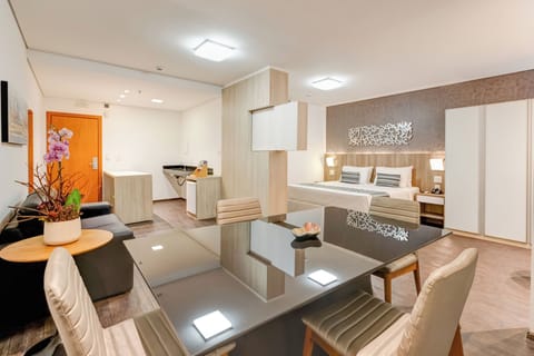 Executive Room | Premium bedding, minibar, in-room safe, desk