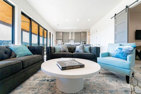 Living Area - Walker Luxury Vacation Rentals