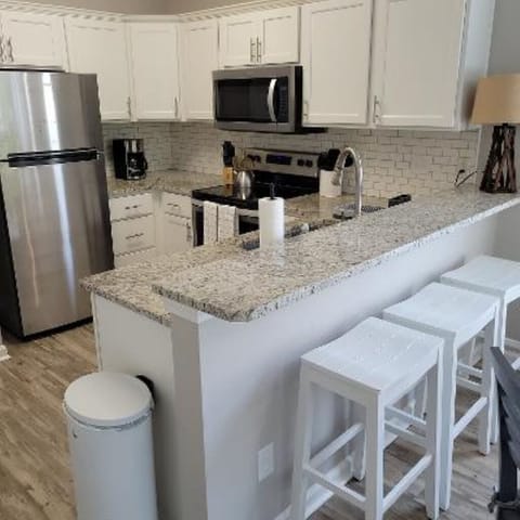 Breakfast Bar - seating for 3