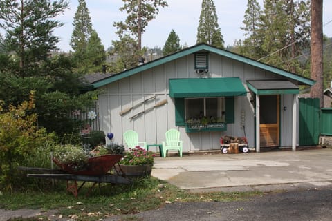 The Cozy Cottage - very private and quiet 