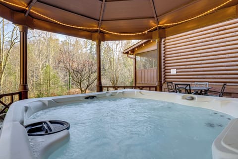 Gatlinburg Vacation Rental | 2,321 Sq Ft | 5BR | 4BA | Stairs Required