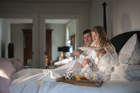 Luxury Suite | In-room dining