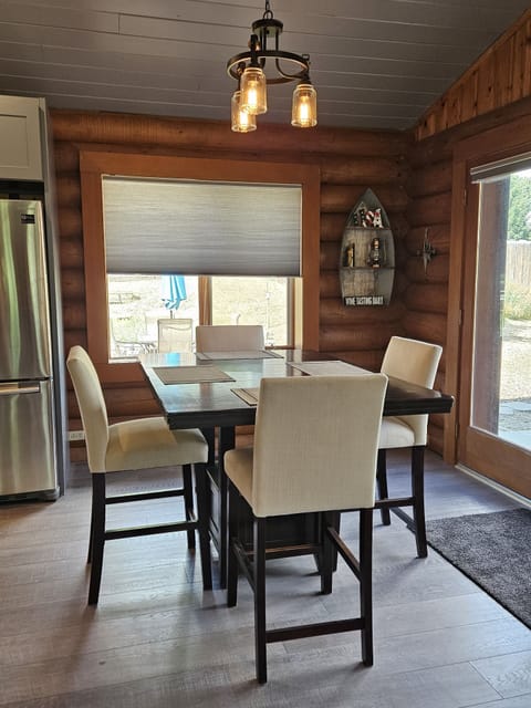 Dining room, seating for 4