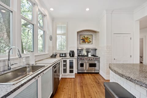 Wolf Oven/ Toaster/ AirFryer/ Farmhouse Sink/ Disposal/ Dishwasher