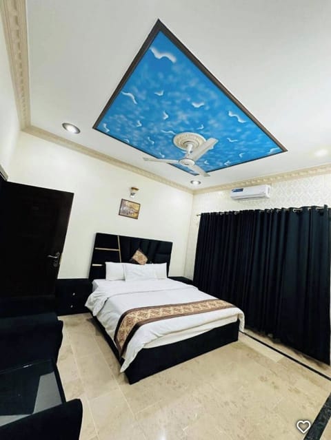 Minibar, soundproofing, free WiFi, wheelchair access