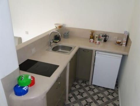 Kitchenette with stovetop