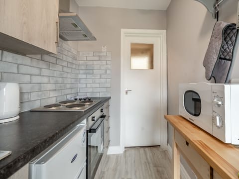 Kitchen | Bluebell Apartment - Fresh as a Daisy Apartments, Bridlington