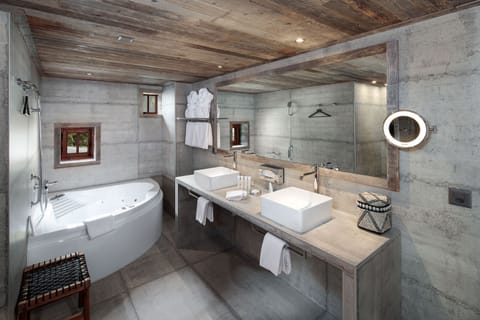 Family Suite | Bathroom | Separate tub and shower, jetted tub, designer toiletries, hair dryer