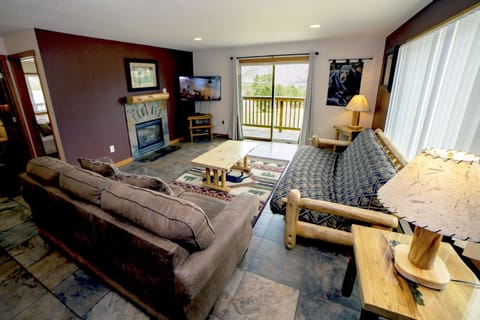 Cabin, 4 Bedrooms | Living area