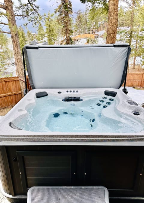 Brand new, 6 person Arctic Spa with 2 jetted massaging seats.